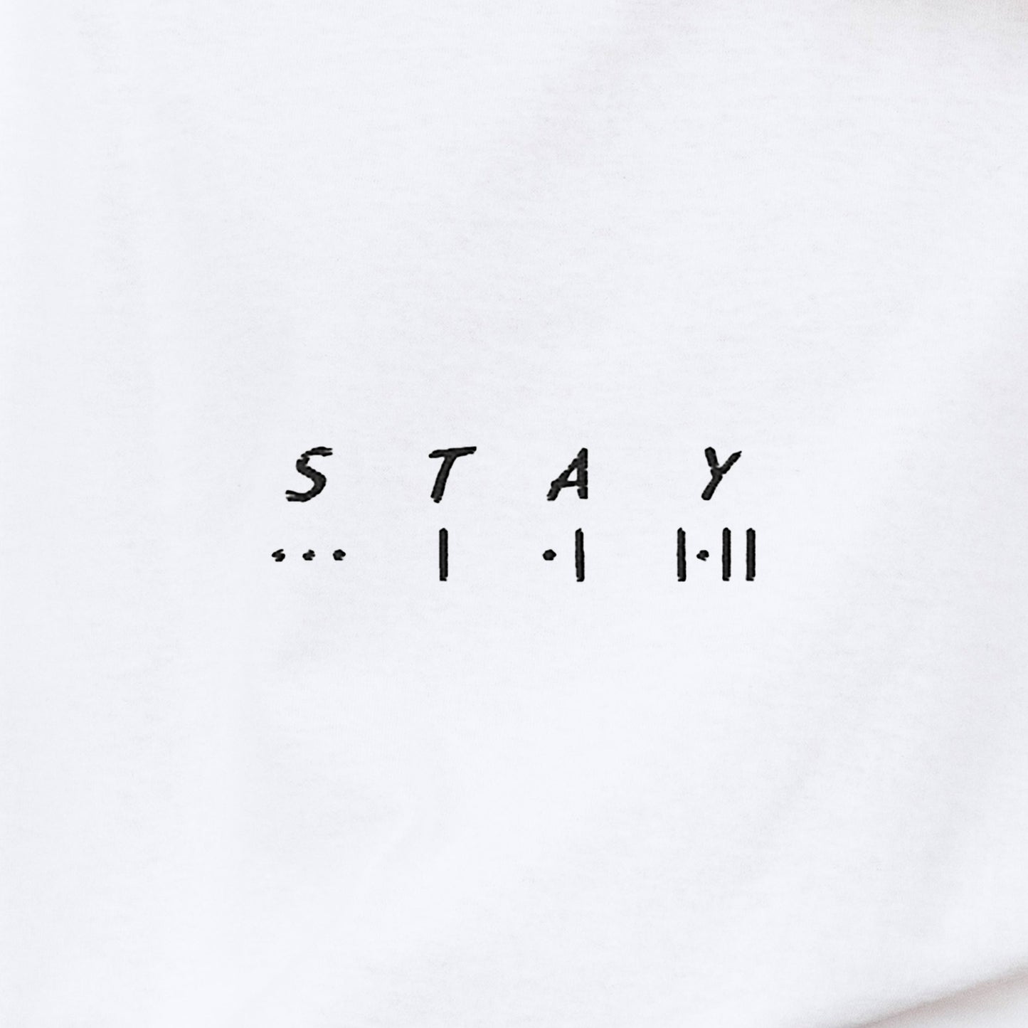 Camiseta interstellar stay bordado